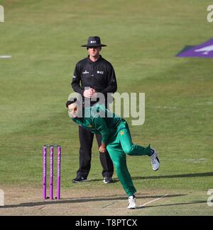 Bristol, UK. 14 Mai, 2019. Imad Wasim von Pakistan bowling während des England V Pakistan, Royal London einen Tag Länderspiel in Bristol County. Quelle: European Sports Fotografische Agentur/Alamy leben Nachrichten Stockfoto