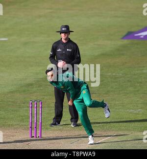 Bristol, UK. 14. Mai 2019. Imad Wasim von Pakistan bowling während des England V Pakistan, Royal London einen Tag Länderspiel in Bristol County. Credit: Mitchell GunnESPA - Bilder Credit: Cal Sport Media/Alamy leben Nachrichten Stockfoto