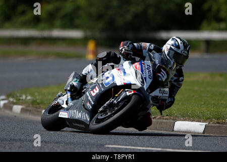 Portrush, Nordirland. 14 Mai, 2019. Internationale North West 200 Motorrad road racing, Dienstag Praxis; Michael Dunlop auf dem TYCO BMW in der SuperBike Training Credit: Aktion plus Sport/Alamy leben Nachrichten Stockfoto