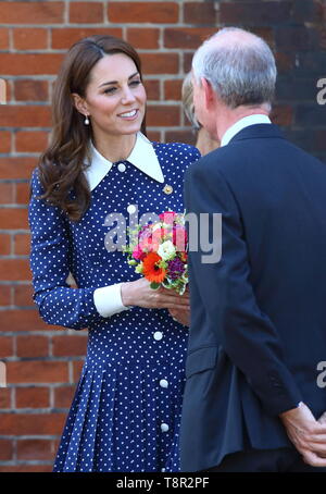 Kate Middleton, Herzogin von Cambridge gesehenes Verlassen nach ihrem Besuch in der D-Day Ausstellung in Bletchley Park, England. Stockfoto