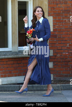 Kate Middleton, Herzogin von Cambridge gesehenes Verlassen nach ihrem Besuch in der D-Day Ausstellung in Bletchley Park, England. Stockfoto