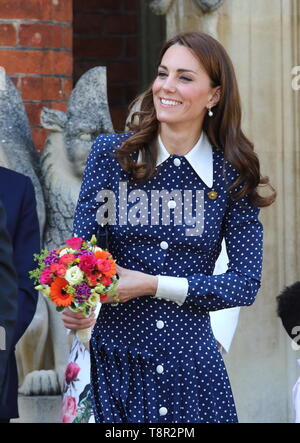 Kate Middleton, Herzogin von Cambridge gesehenes Verlassen nach ihrem Besuch in der D-Day Ausstellung in Bletchley Park, England. Stockfoto