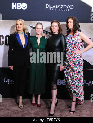 Los Angeles, Kalifornien, USA, 14. Mai 2019 (L-R) Schauspielerinnen Kim Dickens, Paula Malcomson, Molly Parker und Robin Weigert besucht Los Angeles Premiere von HBO Filme "TOTHOLZ am 14. Mai 2019 An Cinerama Dome in Los Angeles, Kalifornien, USA. Foto von Barry King/Alamy leben Nachrichten Stockfoto