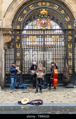 Frankreich, Paris, Marais, Straßenmusiker Stockfoto