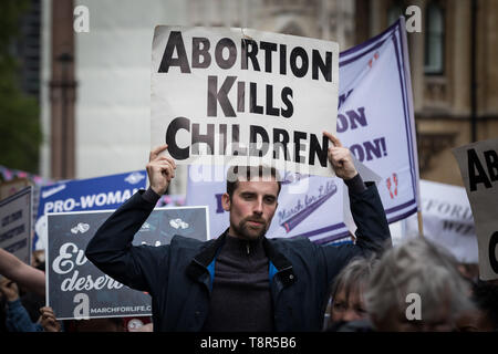 'March für anti Life UK' - Abtreibung Protestmarsch von pro-leben christliche Gruppen einschließlich der gute Rat Netzwerk- und Marsch für das Leben in Großbritannien. Stockfoto