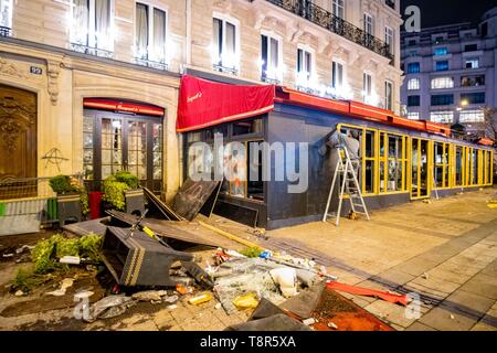 Frankreich, Paris, die Avenue des Champs Elysees von schlägern am Samstag 16/3/2019, Akte 18 Der gelbe Westen verwüstet, berühmten Restaurant des Fouquet Stockfoto