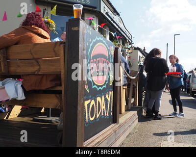 Bierfest in einem typischen englischen Pub - Watford Stockfoto