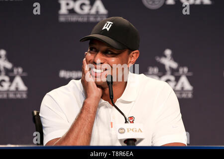 Mai 14, 2019 - Bethpage, New York, United States - Tiger Woods spricht zu den Medien während einer Pressekonferenz in der 101 PGA Meisterschaft am Bethpage Black. (Bild: © Debby Wong/ZUMA Draht) Stockfoto