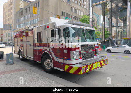 Ein Vancouver Fire Rescue Services Truck entlang einer Straße in Vancouver, British Columbia, Kanada geparkt. Stockfoto