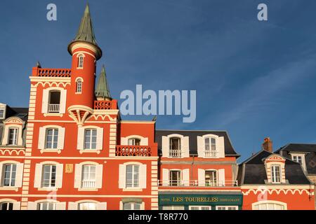 Frankreich, Somme, Baie de Somme, Le Crotoy, das Hotel Les Tourelles, Emblem von Le Crotoy und der Baie de Somme mit seinen kleinen Türme Stockfoto