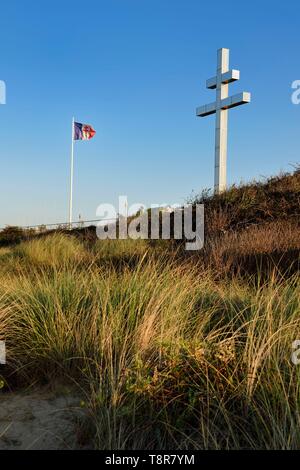 Frankreich, Calvados, Courseulles-sur-Mer, Juno Beach, Lothringer Kreuz zum Gedenken an die Rückkehr von General de Gaulle auf französischem Boden am 14. Juni 1944 Stockfoto