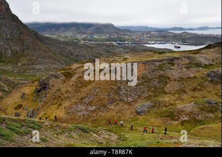 Grönland, Central Region West, (ehemals Sisimiut Holsteinsborg) und Kangerluarsunnguaq Bay, Wanderer auf Palasip Qaqqaa Berg, PrÊstefjeldet Trail Stockfoto