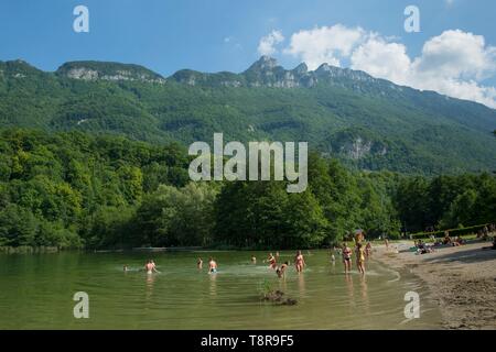 Frankreich, Savoyen, bevor Savoyischen Land, der Strand von Saint Jean de Chevelu See und den Dent du Chat Stockfoto