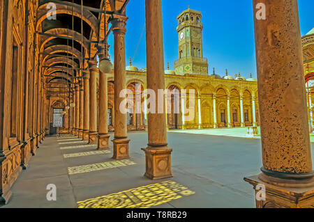 Spalten im Innenhof der Moschee von Ali Pasha (oder Alabaster Moschee) Kairo Ägypten Stockfoto