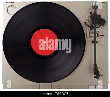 Drehscheibe auf einem weißen Hintergrund. Vintage Plattenspieler mit Schallplatten. Stockfoto