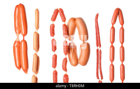 Verschiedene Arten von Würstchen auf weißem Hintergrund Stockfoto