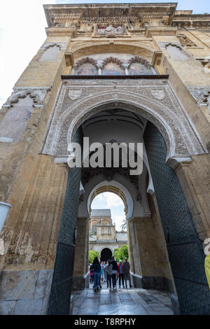 Puerta del Perdón Bronzetür, die Moschee - die Kathedrale von Córdoba, Mezquita Cordoba, Andalusien, Spanien Stockfoto