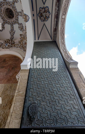 Puerta del Perdón Bronzetür, die Moschee - die Kathedrale von Córdoba, Mezquita Cordoba, Andalusien, Spanien Stockfoto