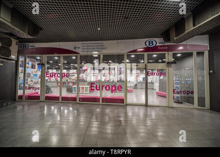 Brüssel Süd/Belgien - 03. 21. 2018: Eingang der internationalen Ticketschalter am Brüsseler Südbahnhof Stockfoto