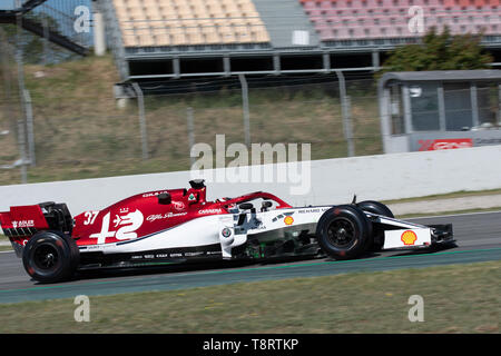 Barcelona, Spanien. Mai, 14., 2019. Callum Illott von Großbritannien mit 37 Alfa Romeo Racing auf der Strecke in F1 Test am Circuit de Catalunya. Stockfoto
