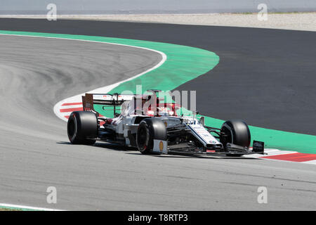 Barcelona, Spanien. Mai, 14., 2019. Callum Illott von Großbritannien mit 37 Alfa Romeo Racing auf der Strecke in F1 Test am Circuit de Catalunya. Stockfoto