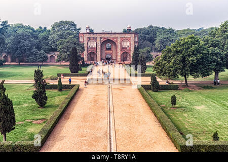 Delhi, Indien - 10.November 2018: Touristen, Humayun Tomb komplexe UNESCO-Weltkulturerbe im 16. Jahrhundert erbaut und in Nizamuddin Ost, D Stockfoto