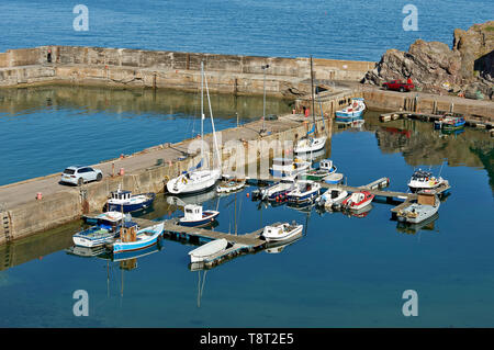 PORTKNOCKIE Moray in Schottland Yachten und kleine Boote IM HAFEN Stockfoto
