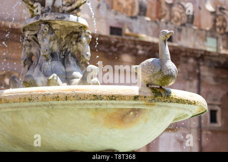 Alten Marmor Praetorian Brunnen (Fontana Pretoria) auf der Piazza Pretoria in Palermo, Sizilien, Italien Stockfoto