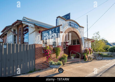 Die ehemalige Post jetzt Emporium Kunst und Antiquitäten in der Stadt Murrurundi im oberen Hunter Valley, New South Wales, Australien Stockfoto