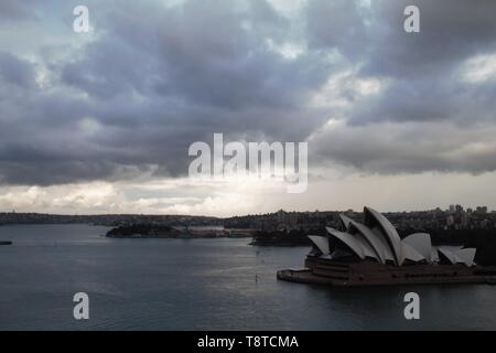 Panoramablick auf das Sydney Opera House von der Harbour Bridge Stockfoto