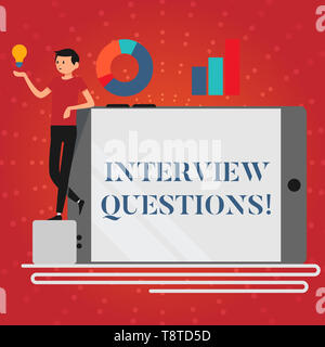 Schreiben Hinweis übersicht Fragen im Bewerbungsgespräch. Business Konzept für typische Thema Fragen oder bei einem Interview Mann lehnte sich auf Smartphone erkundigen gedreht Stockfoto