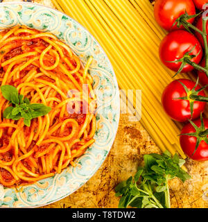 Im italienischen Stil frische Spaghetti in Tomatensauce Essen Stockfoto