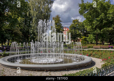 Wilna, Litauen, 14, Mai, 2019 Brunnen in der Bernhardiner Garten bei schönem Wetter. Stockfoto