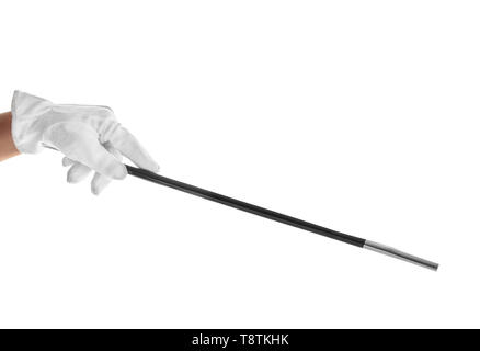 Hand der Magier zeigt Trick mit Zauberstab auf weißem Hintergrund Stockfoto