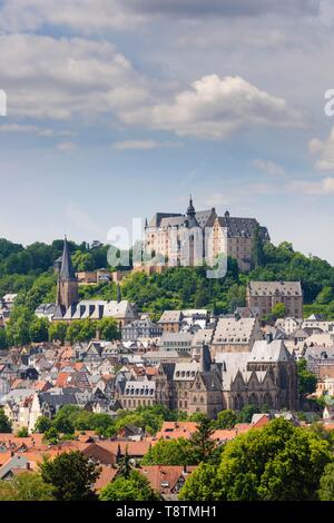 Stadtblick, landgrafen Schloss mit University Museum und die Pfarrkirche St. Marien, Altstadt, Marburg, Hessen, Deutschland Stockfoto