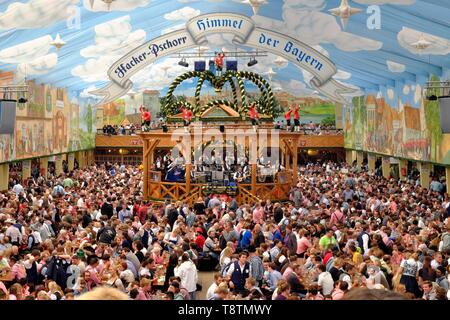 Viele Wies'n die Besucher in die hacker-pschorr Bier Zelt, indoor Foto, Oktoberfest, München, Oberbayern, Bayern, Deutschland Stockfoto