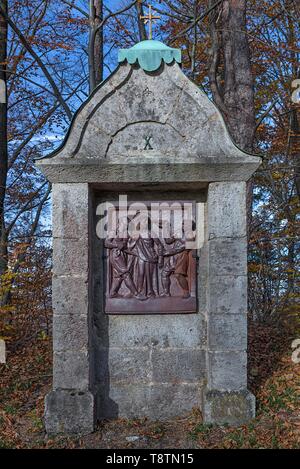 Das Relief des Bildhauers Georg Kemper, 1880-1948, Jesus Christus erfassen,, Kreuzwegstation X, Mittelehrenbach, Oberfranken, Bayern, Deutschland Stockfoto