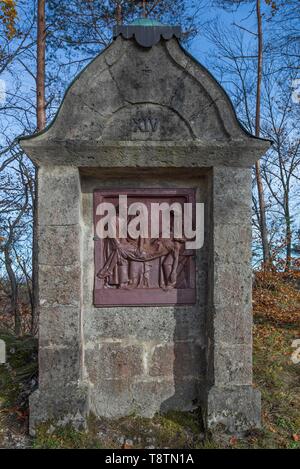 Relief des Bildhauers Georg Kemper, 1880-1948, Jesus Christus, Ausbau des Kreuzes, Station XIV der Weg des Kreuzes, Mittelehrenbach, Obere Stockfoto