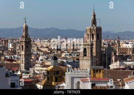 Blick auf die stadt Ciutat Vella, Altstadt, Kirchtürme Micalet und Santa Caterina, Blick vom Mirador Ateneo Mercantil, Valencia, Spanien Stockfoto