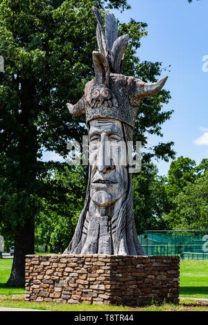 Wacinton, eine riesige hölzerne Statue, die den Chickasaw Stamm der gebürtige Amerikaner in Paducah, Kentucky Stockfoto