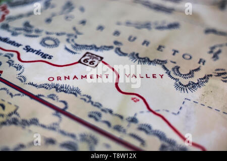 Nahaufnahme eines topographische Straßenkarte in Disney's Cars Universum - Ornament Valley Stockfoto