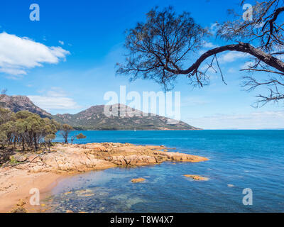 Einen Strand an der Coles Bay, neben Freycinet National Park in Tasmanien, Australien. Stockfoto