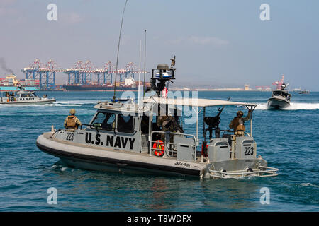 Hafen von Dschibuti Dschibuti - Personal von kombinierte Task Group 68.6, Task Force Warrior und Lager Lemonnier für Sicherheit und Ausbildung Abteilungen nehmen Sie Teil in einem Hafen im Hafen von Dschibuti, 12. Mai 2019. Camp Lemonnier ist ein operativ-fokussierte Ufer installation, USA ermöglicht, Verbündeten und Partner nation Kräfte, wo und wann sie benötigt werden Sicherheit und Stabilität in Europa, Afrika und Südwestasien zu gewährleisten. (U.S. Marine Foto von Mass Communication Specialist 1. Klasse Shannon D. Barnwell) Stockfoto