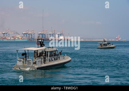 Hafen von Dschibuti Dschibuti - Personal von kombinierte Task Group 68.6, Task Force Warrior und Lager Lemonnier für Sicherheit und Ausbildung Abteilungen nehmen Sie Teil in einem Hafen im Hafen von Dschibuti, 12. Mai 2019. Camp Lemonnier ist ein operativ-fokussierte Ufer installation, USA ermöglicht, Verbündeten und Partner nation Kräfte, wo und wann sie benötigt werden Sicherheit und Stabilität in Europa, Afrika und Südwestasien zu gewährleisten. (U.S. Marine Foto von Mass Communication Specialist 1. Klasse Shannon D. Barnwell) Stockfoto