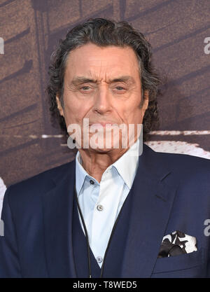 Mai 14, 2019 - Hollywood, Kalifornien, USA - Ian McShane kommt für die Premiere von HBO 'Deadwood' Film im Cinerama Dome Theater. (Bild: © Lisa O'Connor/ZUMA Draht) Stockfoto