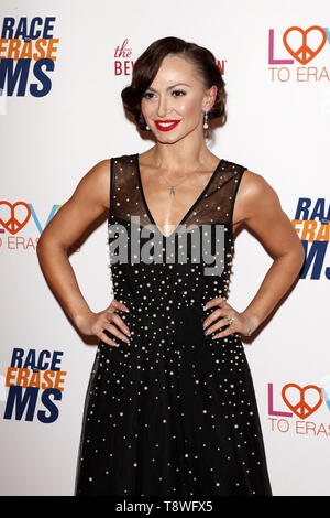 Mai 10, 2019 - Beverly Hills, CA, USA - LOS ANGELES - 10. Mai: Karina Smirnoff am Rennen zu löschen MS Gala im Beverly Hilton Hotel am 10. Mai 2019 in Beverly Hills, CA (Credit Bild: © Kay Blake/ZUMA Draht) Stockfoto