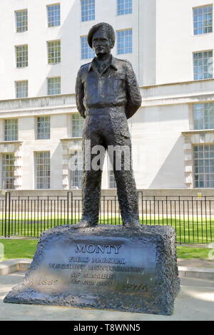 Skulptur des Vicomte Bernard 'Monthy' Montgomery von Alamein in Whitehall, London, UK Stockfoto