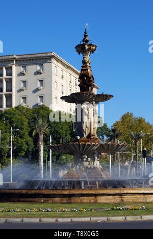 Großer Brunnen in der Plaza Don Juan de Austria, Sevilla, Sevilla Provinz, Andalusien, Spanien, Europa. Stockfoto