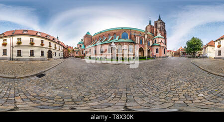 360 Grad Panorama Ansicht von WROCLAW, Polen - September 2018: Vollständige nahtlose Sphärisches Panorama 360 Grad Kreis Ostrow Tumski mit Türme der gotischen Kathedrale 360 Panorama