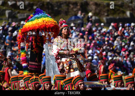 CUSCO, PERU - 15. Juni 2017. Leistung während der Feierlichkeiten zum Inti Raymi Fest in der Sachasayhuaman Ruinen. Stockfoto